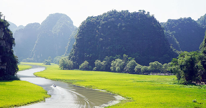 Tên Hà trong tiếng Trung được diễn đạt bằng từ 河, mang ý nghĩa liên quan đến dòng sông